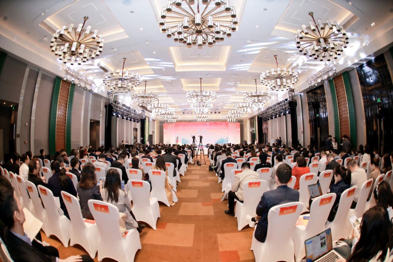 川渝文化旅游企业同盟、四川省文化旅游企业同盟2023年会在蓉开幕 游勇主持活动开幕式