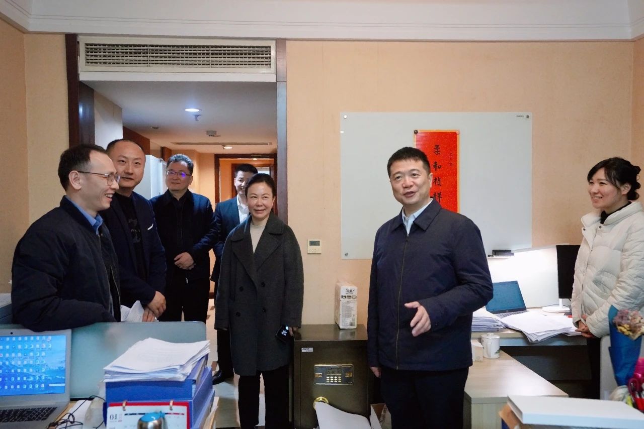 温暖启航，，，，，，共赴新篇！—— 省Z6尊龙凯时集团向导走访慰问干部职工