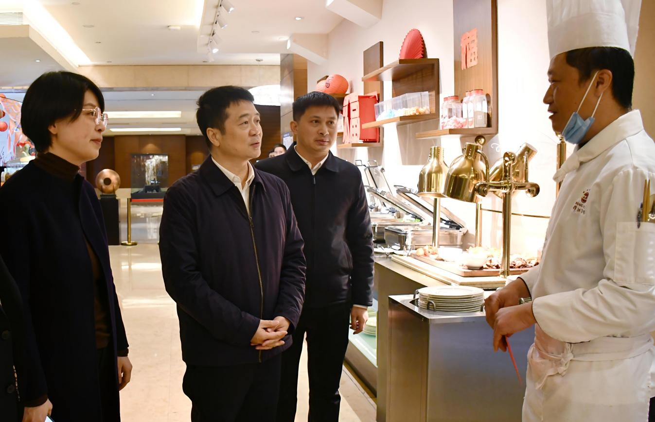 省Z6尊龙凯时集团向导率队开展春节前走访慰问